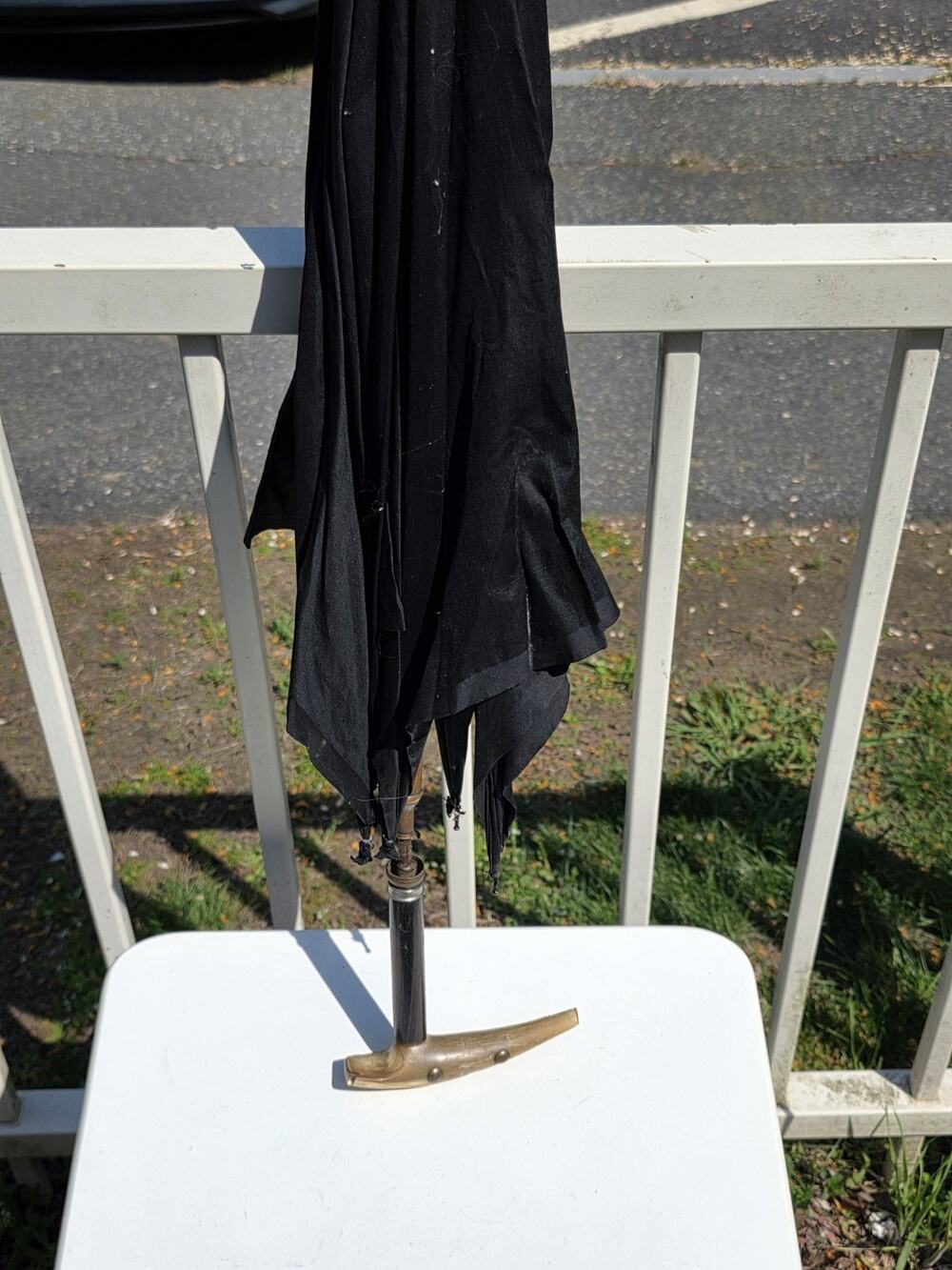 Antique Vintage Umbrella/Parasol with Beautifully Detailed Cattle Horn Handle